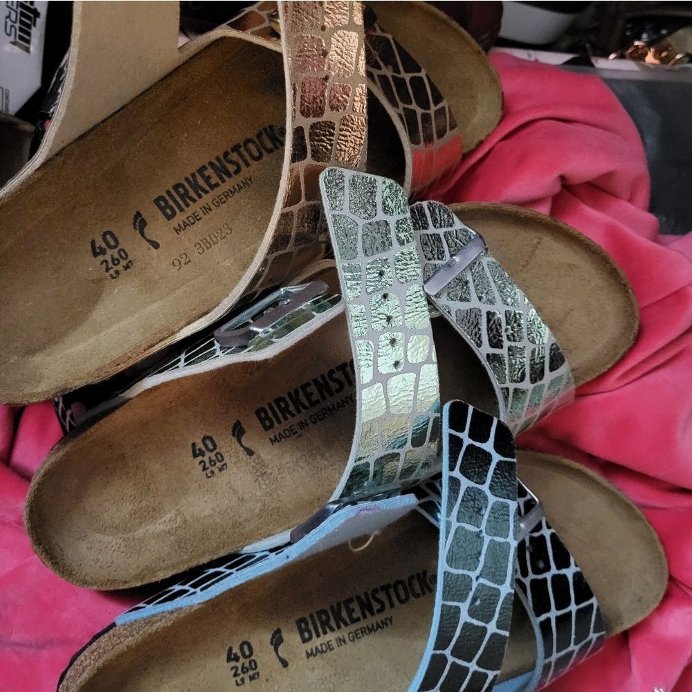 Gold Birkenstock Women's Sz40 Sandals